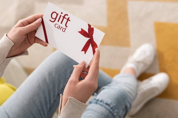 person hand holding a gift card