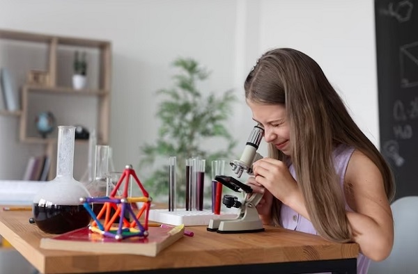 cute girl check microscope