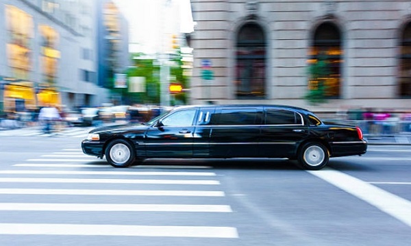 Mercedes Limousine