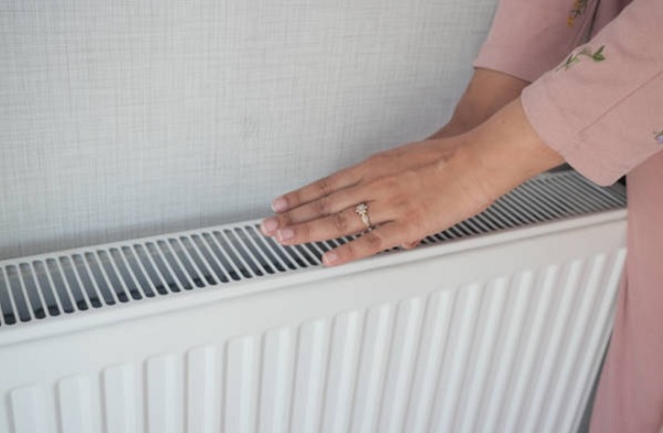 Color Your Room Warming hand from radiator