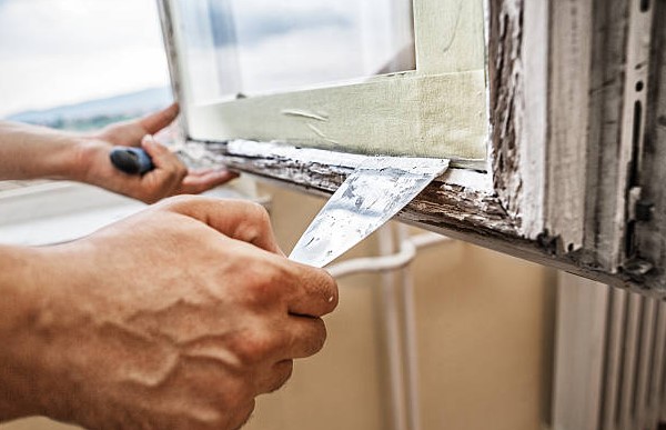 AN OLD MAN REMOVE OLD WINDOW