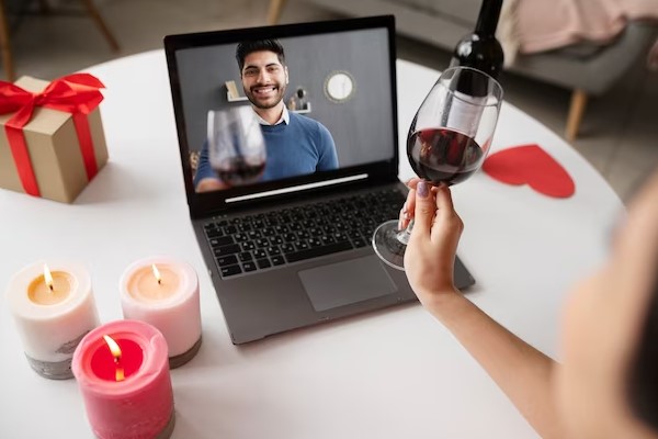 online dating on laptop