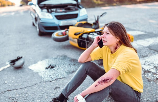 girl calling after bike accidient