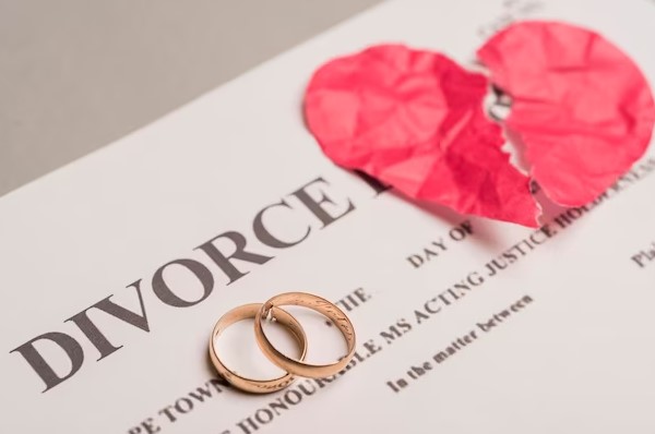Two rings and a paper broken heard placed on the divorce paper