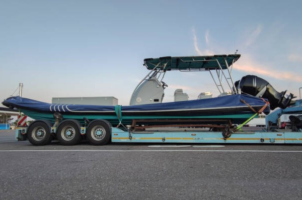 Pontoon vs Deck Boat: What’s the Difference?