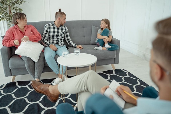 7 Things to Look for When Buying a New Family Couch