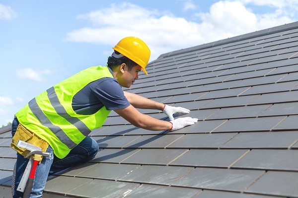 10 Signs it’s the Right Time to Work on the Roof of Your House