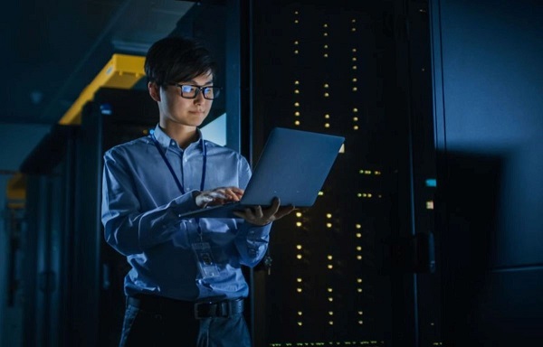 woman hand holding Laptop and stand on Techniques Room