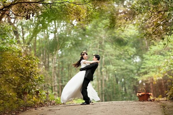 Outdoor Wedding Ideas on a Budget