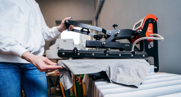 girl using fabric printing machine