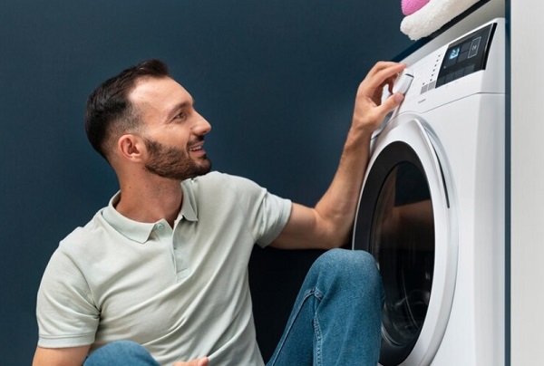 boy use a washing machine
