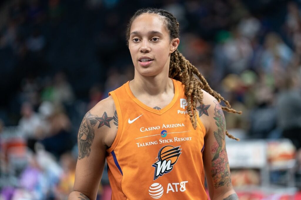 Brittney Griner Wear a orange shirt