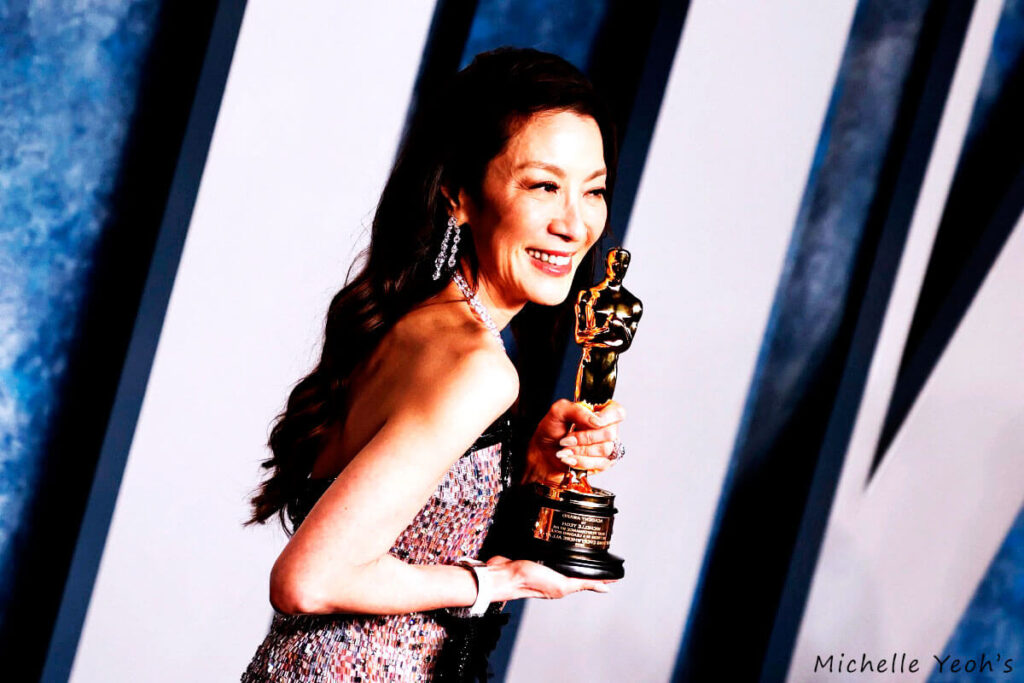 Michelle-Yeoh-hand-holding-a-Oscar-Reward