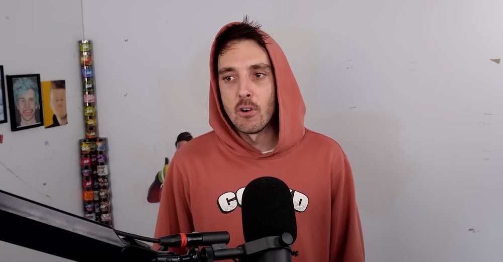 How Old is Lazarbeam?