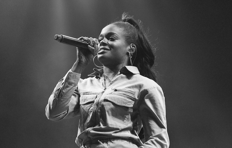 Azealia Banks Singing