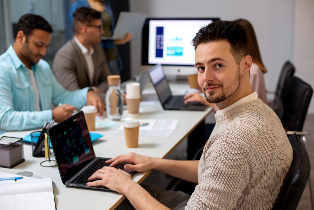 Should You Hire a Team or an Individual Freelancer for Software Development?