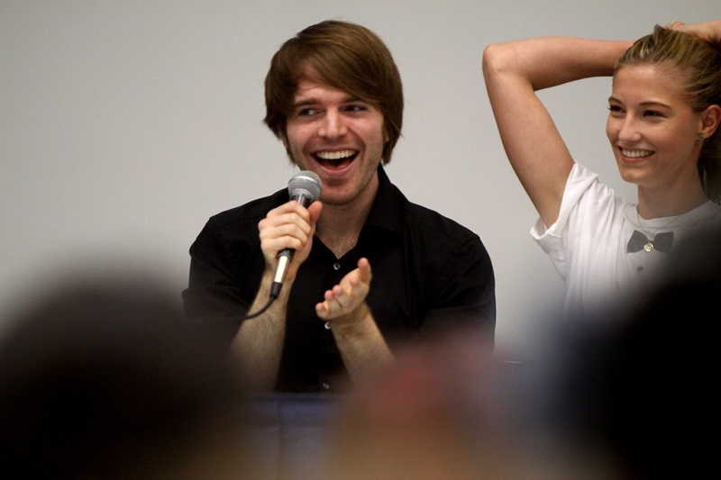 Shane Dawson doing a interview in your audiance