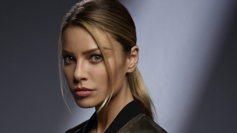 Lauren German in Lucifer